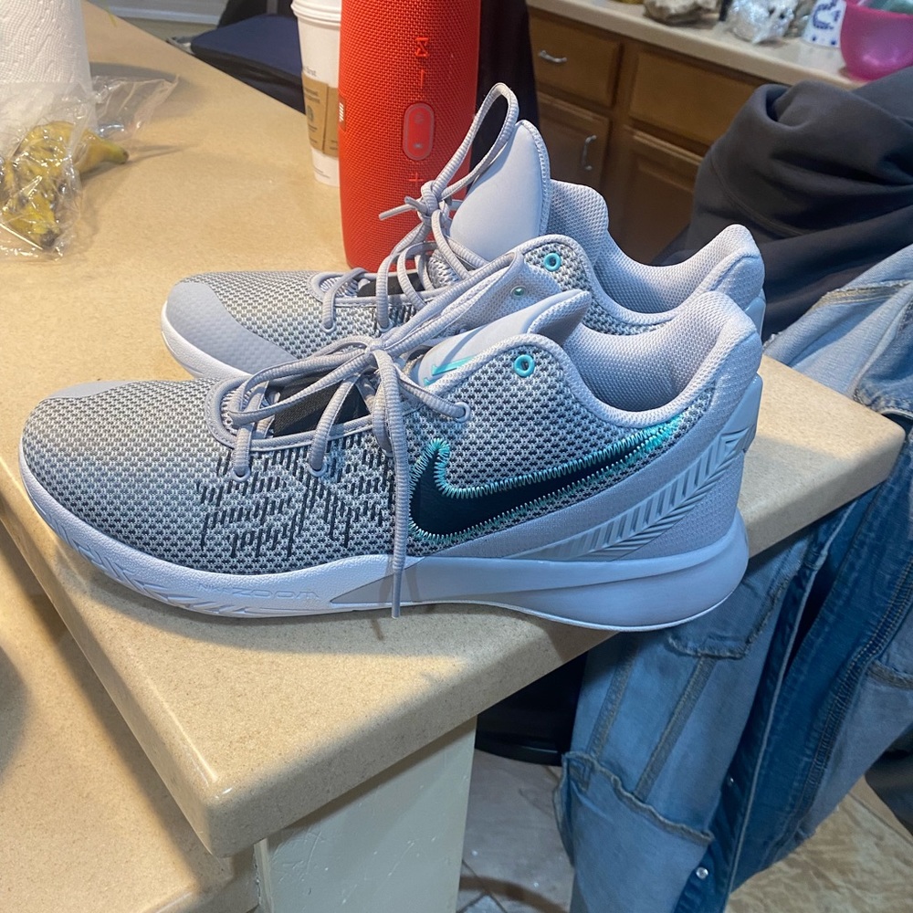 Nike Men's Kyrie Flytrap II Zoom (like new)